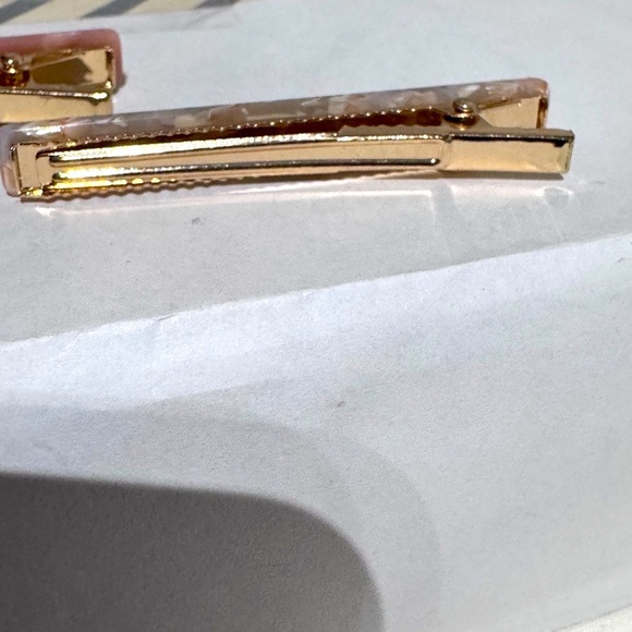 ✨ Stylish and Edgy Summer and Rose Hair Clips - Set of 2 ✨ - Picture 6 of 11